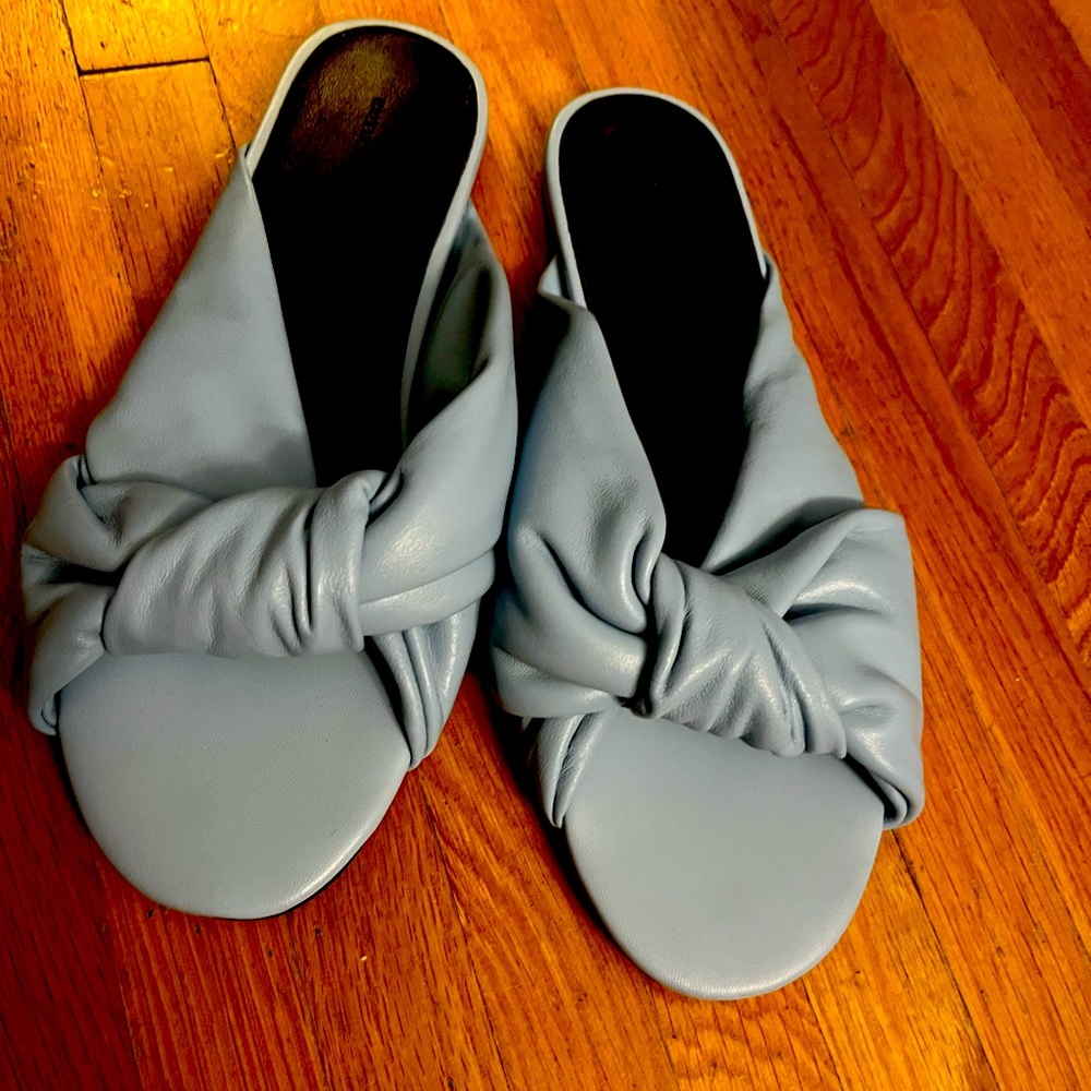 Light blue flat sandal size 8US twisted knot